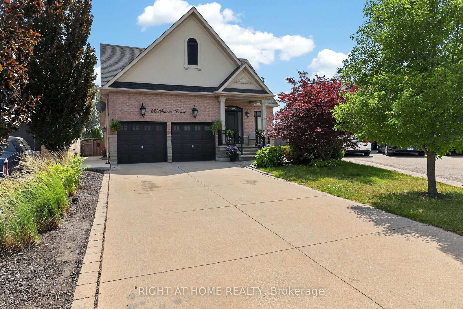 Property Photo: 66 Sanremo Court ON L4H 1K5