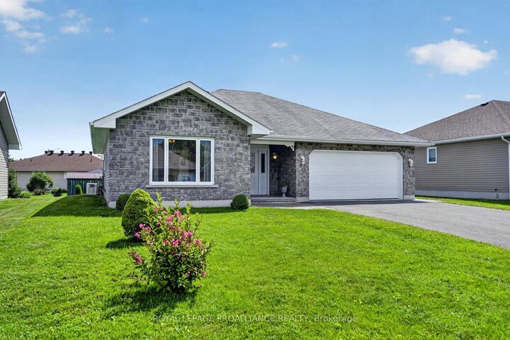 Property Photo:  10726 West End Terrace E  ON K0E 1K0 