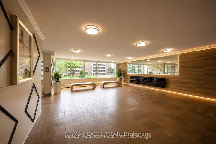 Property Photo:  5 Glamorgan Avenue 910  ON M1P 4P1 