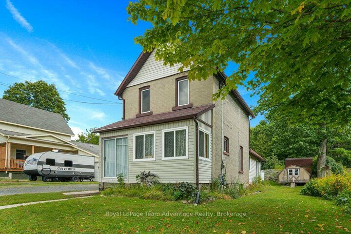 Property Photo:  111 Gibson St Street  ON P2A 1X6 