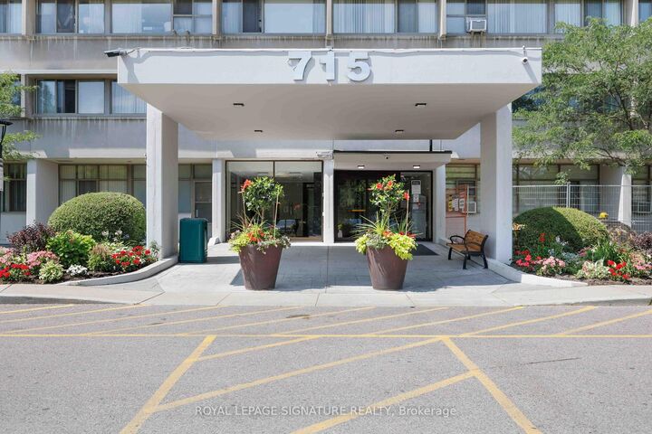 Property Photo: 715 Don Mills Road 2502 ON M3C 1S5