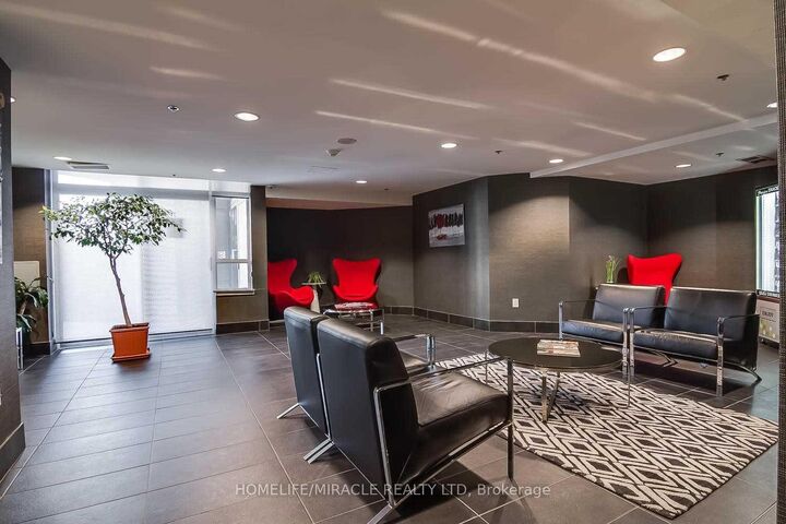 Property Photo: 816 Lansdowne Avenue 423 ON M6H 4K6
