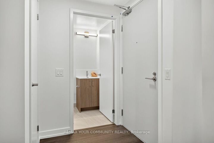 Property Photo:  4010 Eglinton Avenue 1602  ON M9A 0G5 