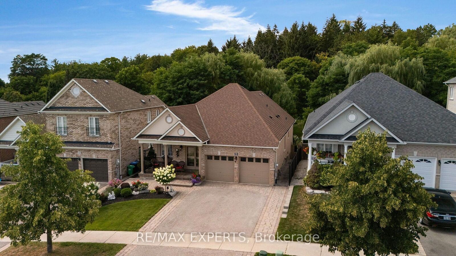 Property Photo: 8 Evans Ridge ON L7E 2Z2