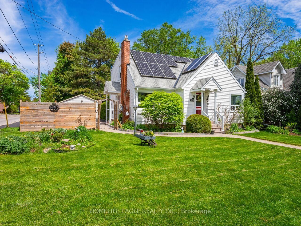 Property Photo: 261 Richmond Street ON L4C 3Y9