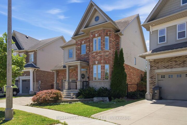 65 Amsterdam Crescent — photo 1