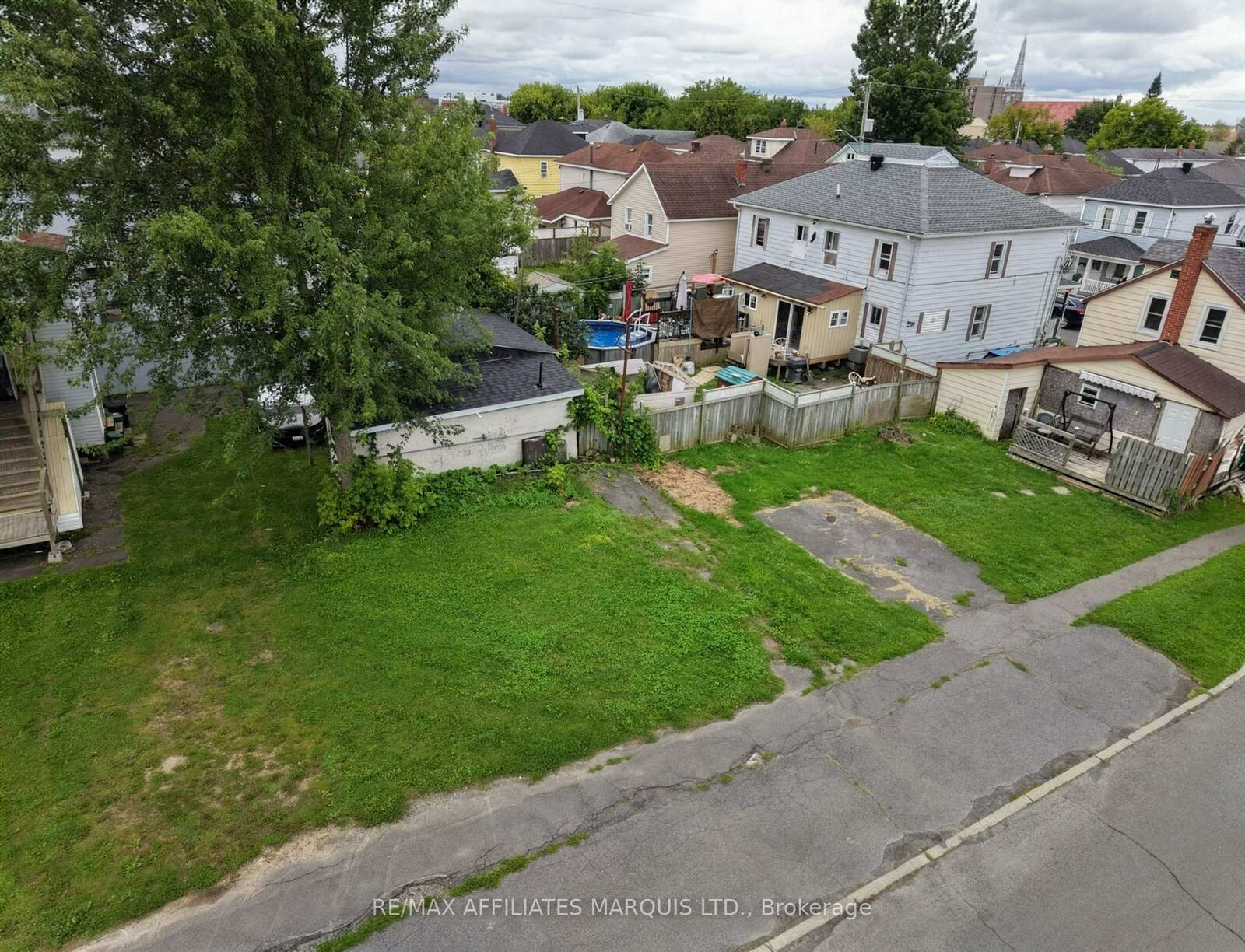 Property Photo:  829 First Street E  ON K6H 1M9 