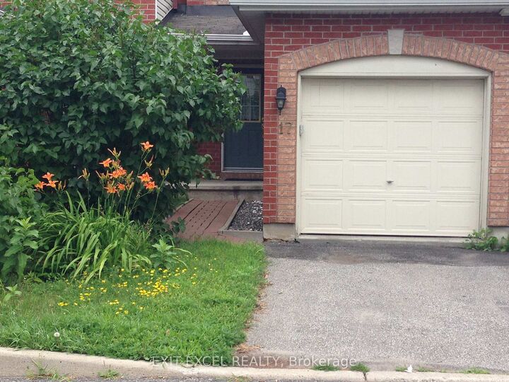 Property Photo: 17 Heartleaf Private ON K1T 3Z9