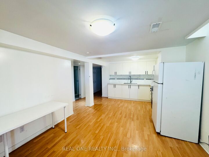 Photo de la propriété: 50 Laguna Crescent Basement ON L3S 3G6