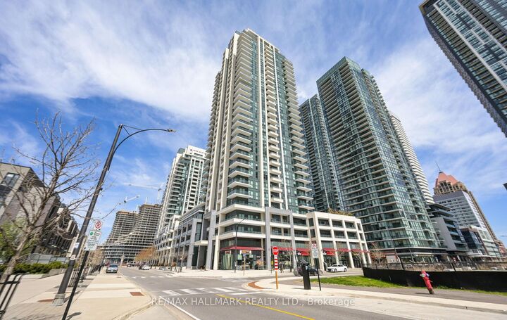 Property Photo:  4055 Parkside Village Drive 425  ON L5B 0K8 