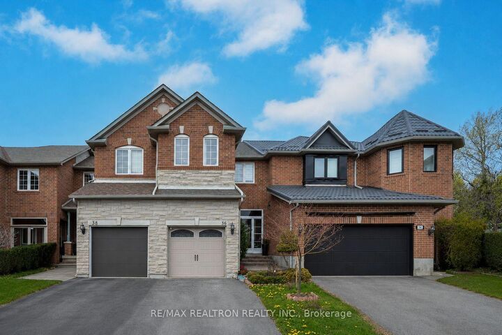 Property Photo: 36 Edgemont Court ON L4S 2H8