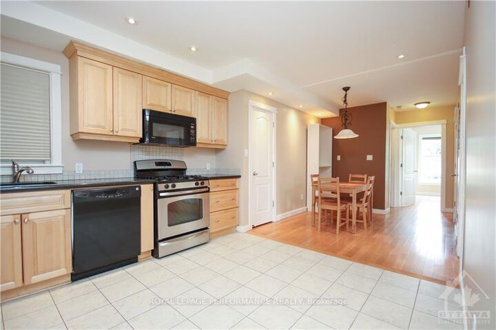 Property Photo:  736 Cooper Street W 2  ON K1R 5J6 
