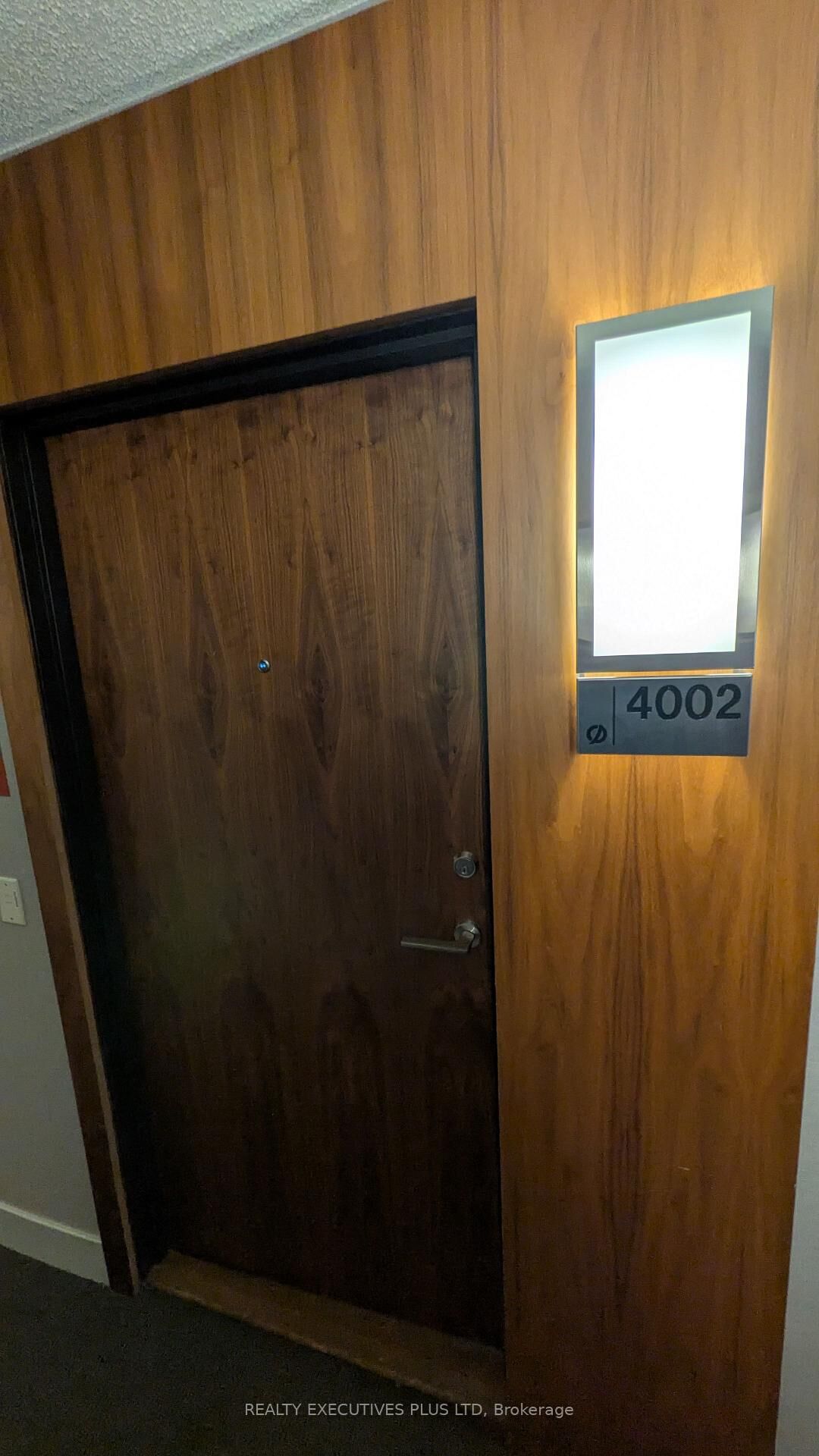 Property Photo:  85 Queens Wharf Road 4002  ON M5V 0J9 