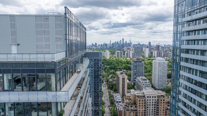 185 Roehampton Avenue Ph2 — photo 1
