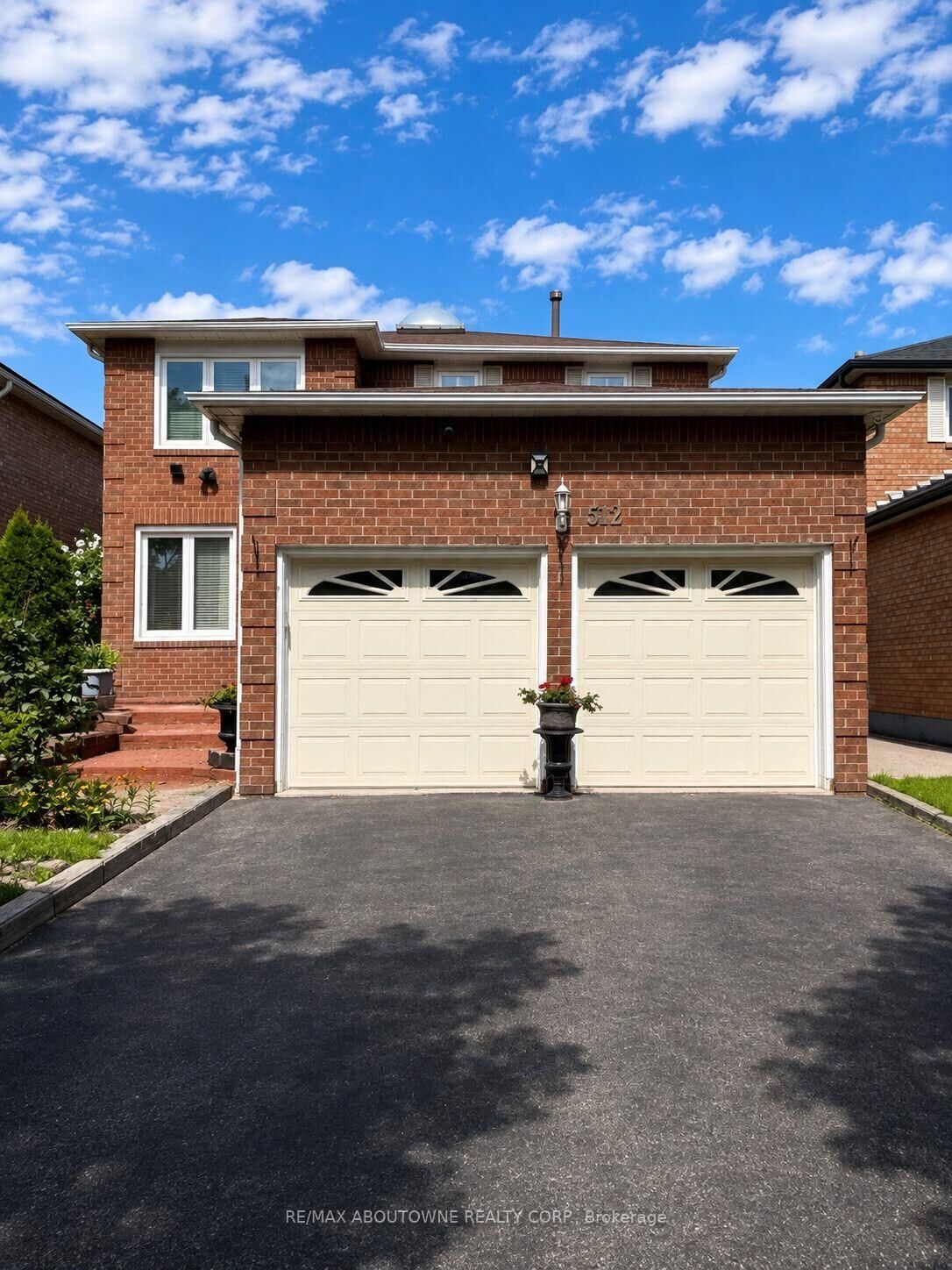 Property Photo: 512 Chieftan Circle ON L4Z 3A3