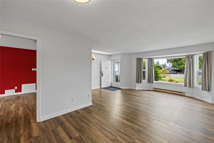 Property Photo: 574 Hirst Ave BC V9P 1H8