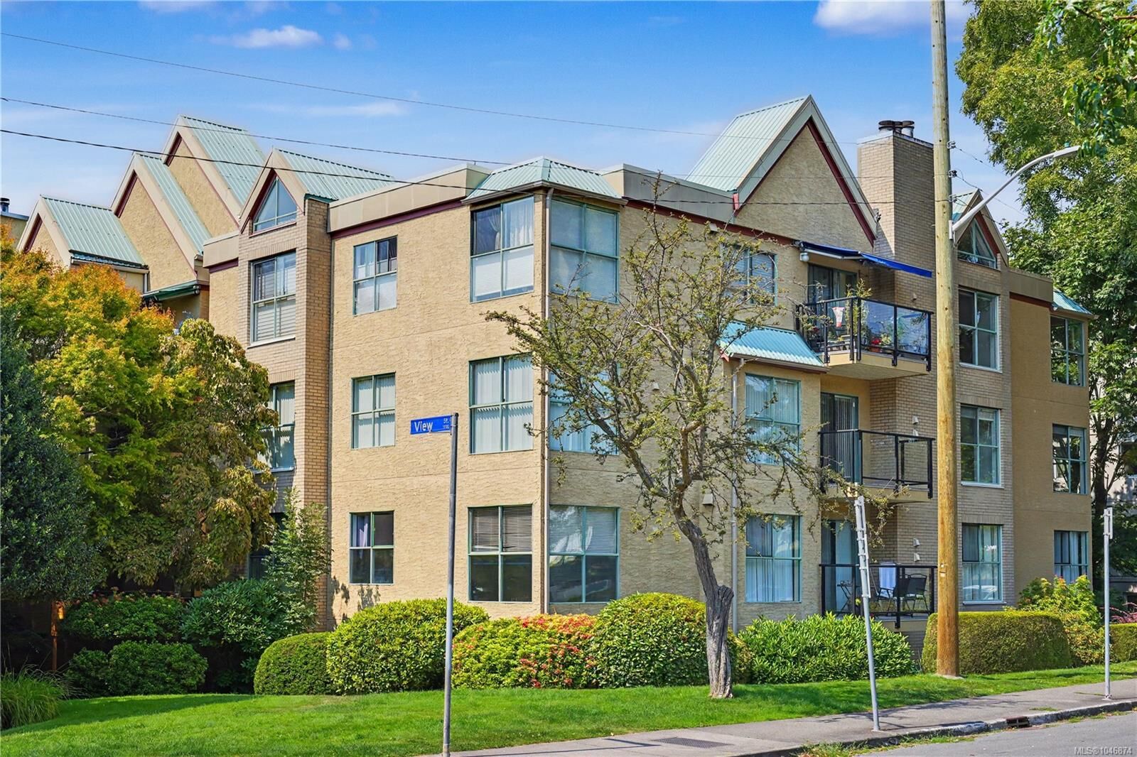 Property Photo: 1190 View St #303 BC V8V 5J2