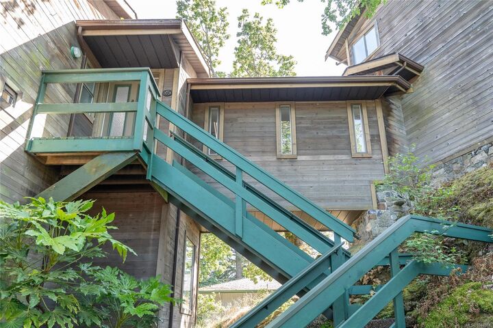 3574 McInnis Rise — photo 1