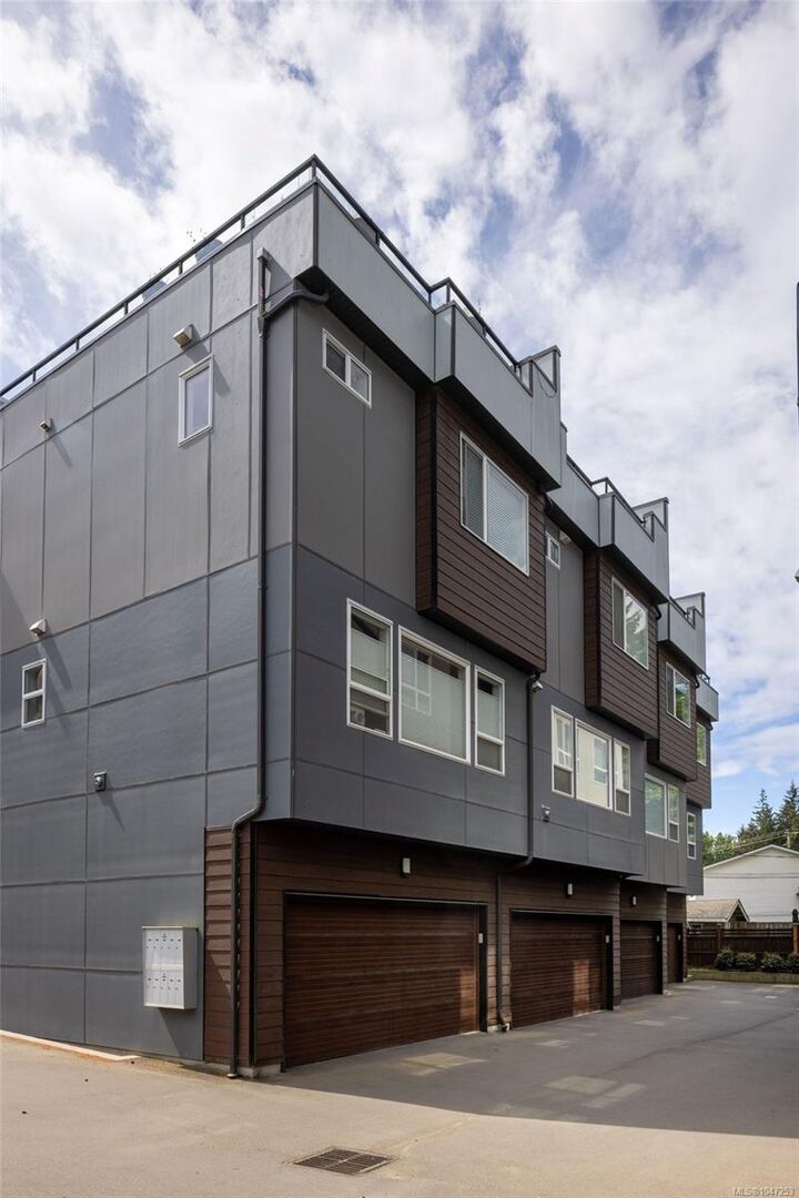 Property Photo:  694 Hoylake Ave #105  BC V9B 3P7 