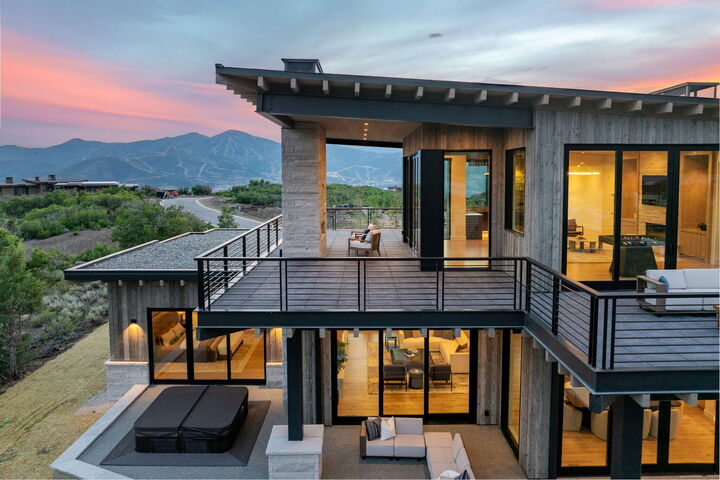 Property Photo:  2022 E Painted Bluff Cir  UT 84036 