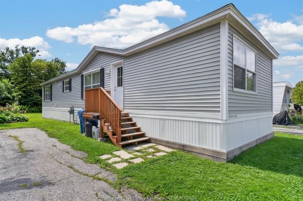Property Photo: 122 Steven Court ON N8M 1Z9