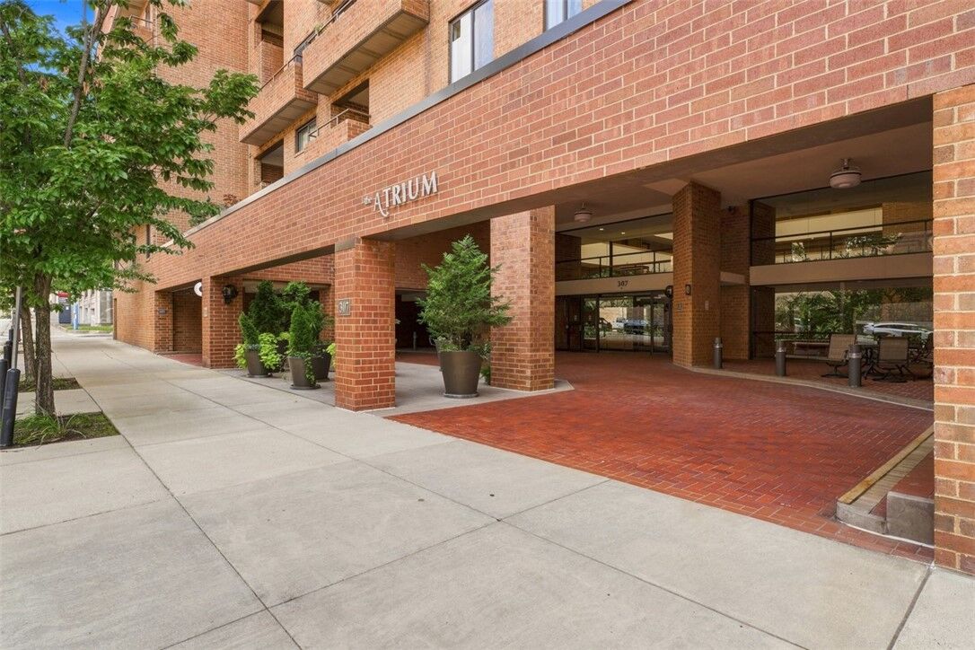 Property Photo: 307 S Dithridge St 505 PA 15213