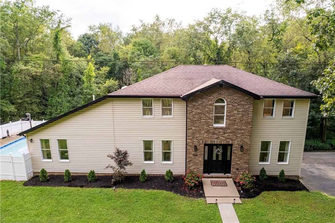 Property Photo:  328 Comstock Dr  PA 15642 