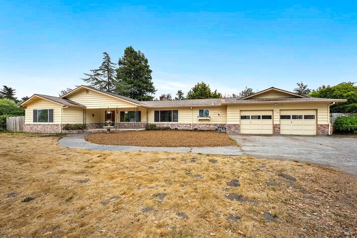 Property Photo: 410 E Railroad Avenue CA 94931