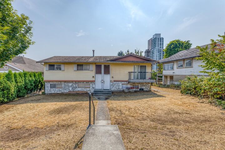 920 Harris Avenue — photo 1