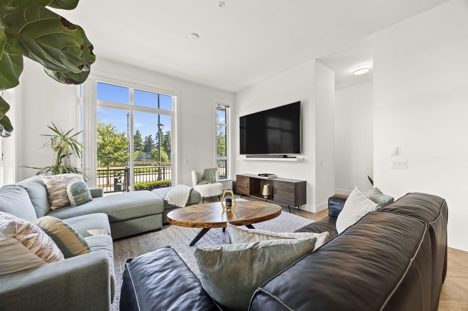Property Photo: 13933 105 Boulevard 117 BC V3T 0R6