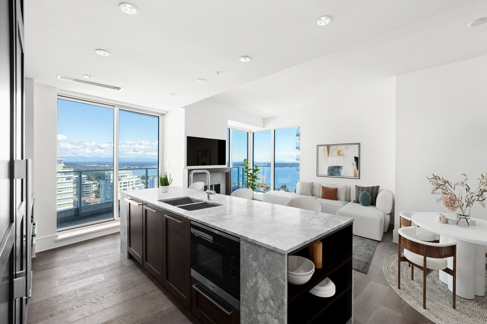 Property Photo: 1501 Foster Street 2102 BC V4B 0C3