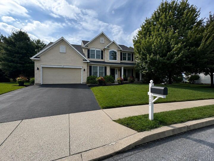 Property Photo: 182 Pickwick Circle PA 17078