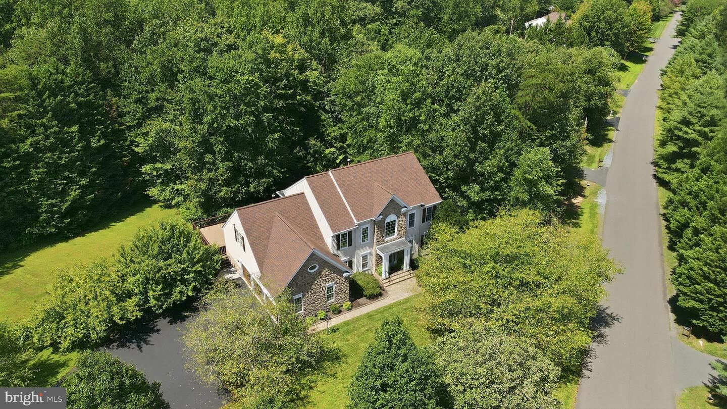 Property Photo:  8000 Pinnacle Ridge Drive  VA 20112 