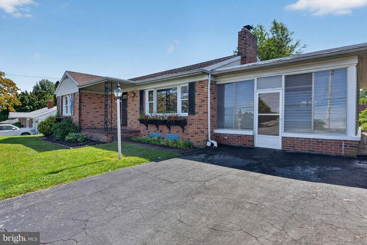 Property Photo: 570 Manor Road PA 17366
