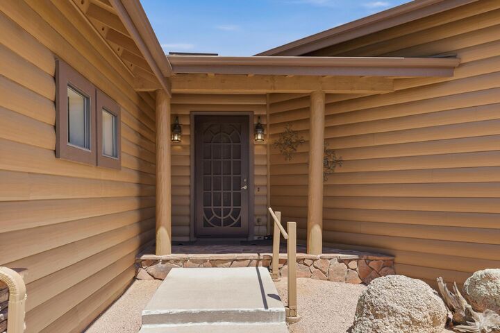 Property Photo: 24 E Saddleback Trail AZ 85541