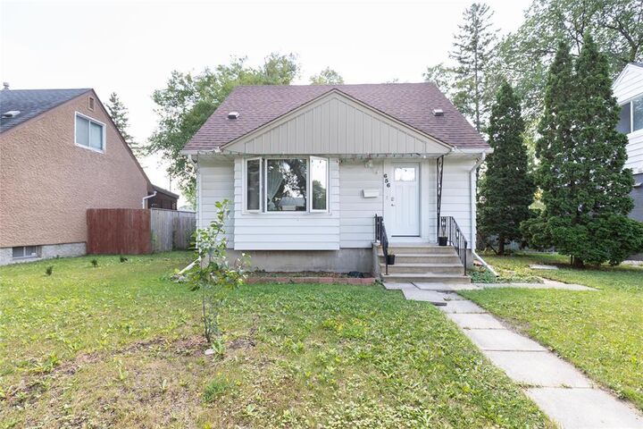Photo de la propriété:  656 Munroe Avenue  MB R2K 1H8 