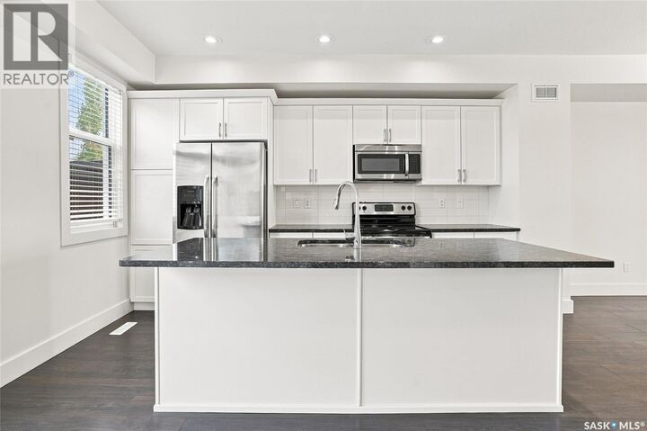 Property Photo: 724 701 Meadows Boulevard SK S7V 0L3