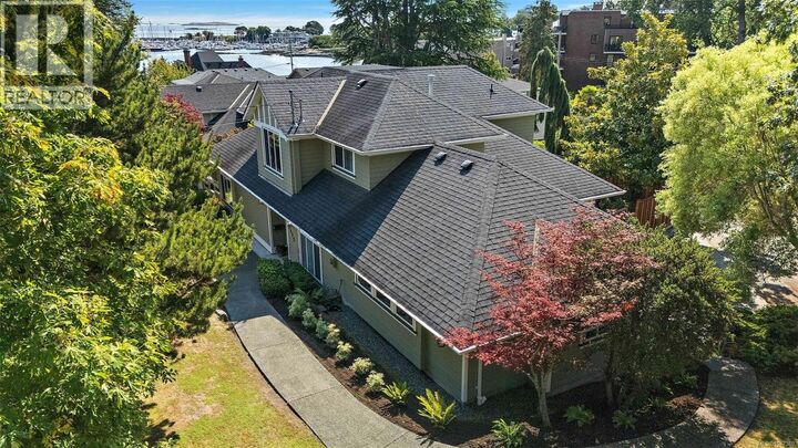 Property Photo:  2425 Oak Bay Avenue  BC V8R 1H3 