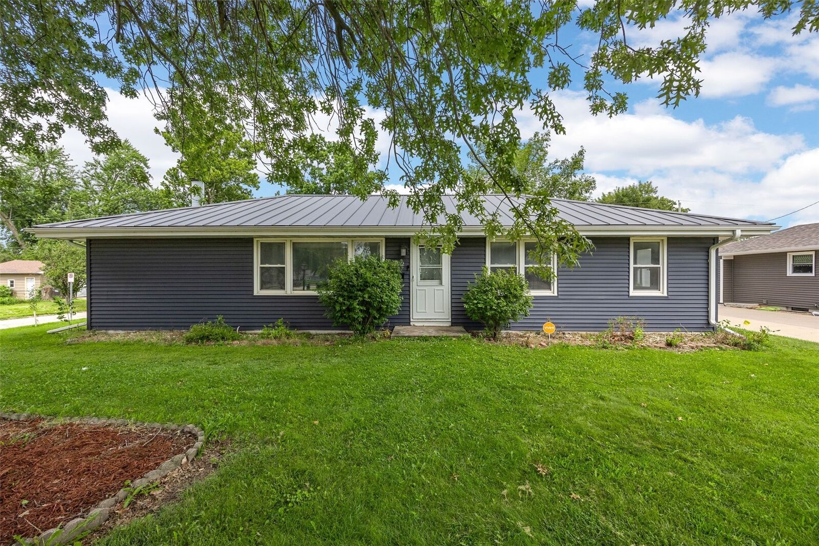 Property Photo:  2902 14th Avenue  IA 52302 