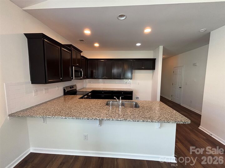 Property Photo:  6816 Pennyroyal Way  NC 28216 