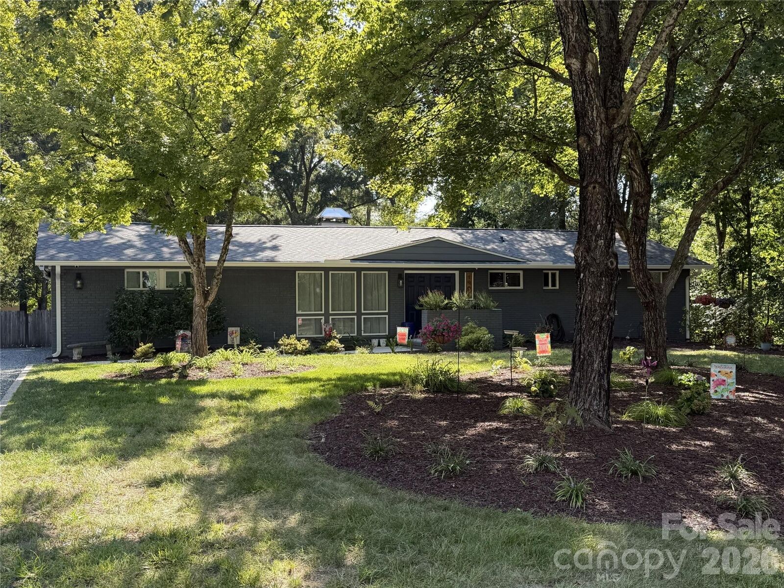 Property Photo:  1901 Balfour Lane  NC 28216 
