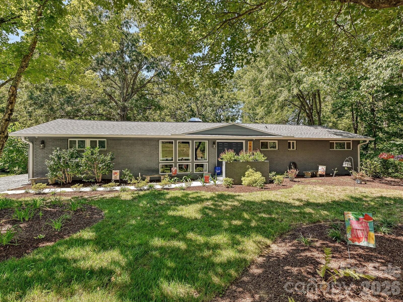 Property Photo: 1901 Balfour Lane NC 28216