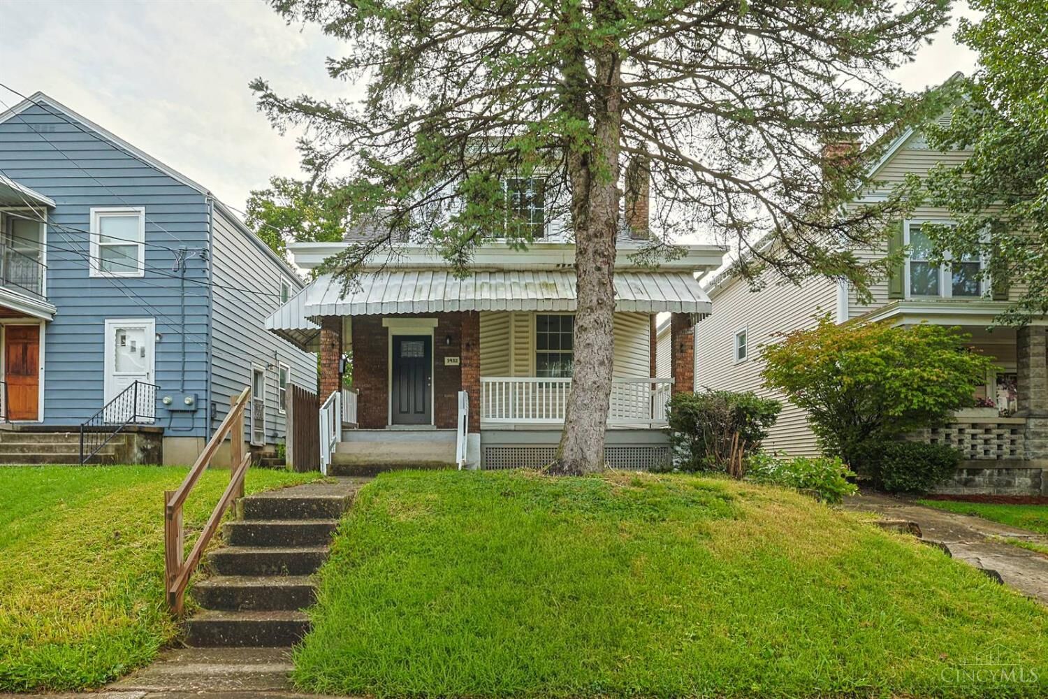 Property Photo: 3932 Grove Avenue OH 45212