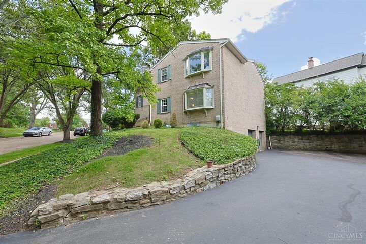 Property Photo: 1816 Belle Meade Court OH 45230