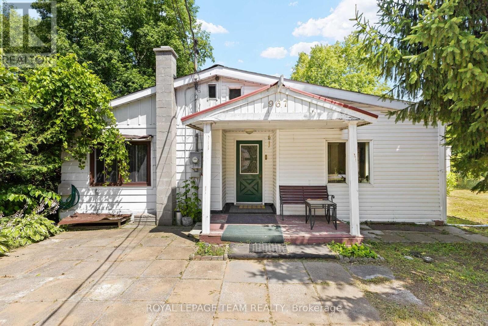 Property Photo: 967 West Street West ON K4C 1C6