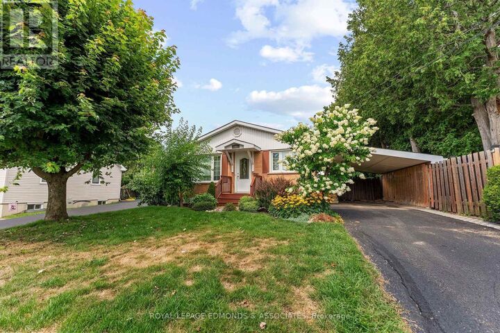 Property Photo: 105 Ellis Avenue ON K8A 2H7