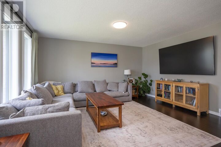 Property Photo:  242 Fanshaw St.  ON P7C 5V1 