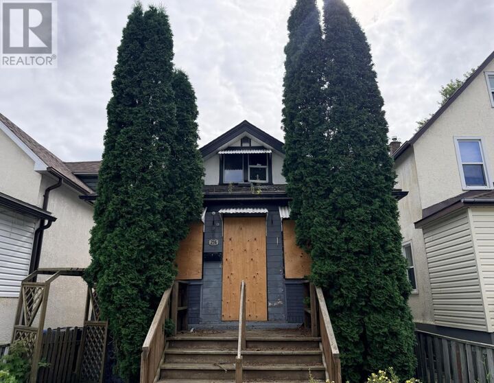 216 Rowand St — photo 1