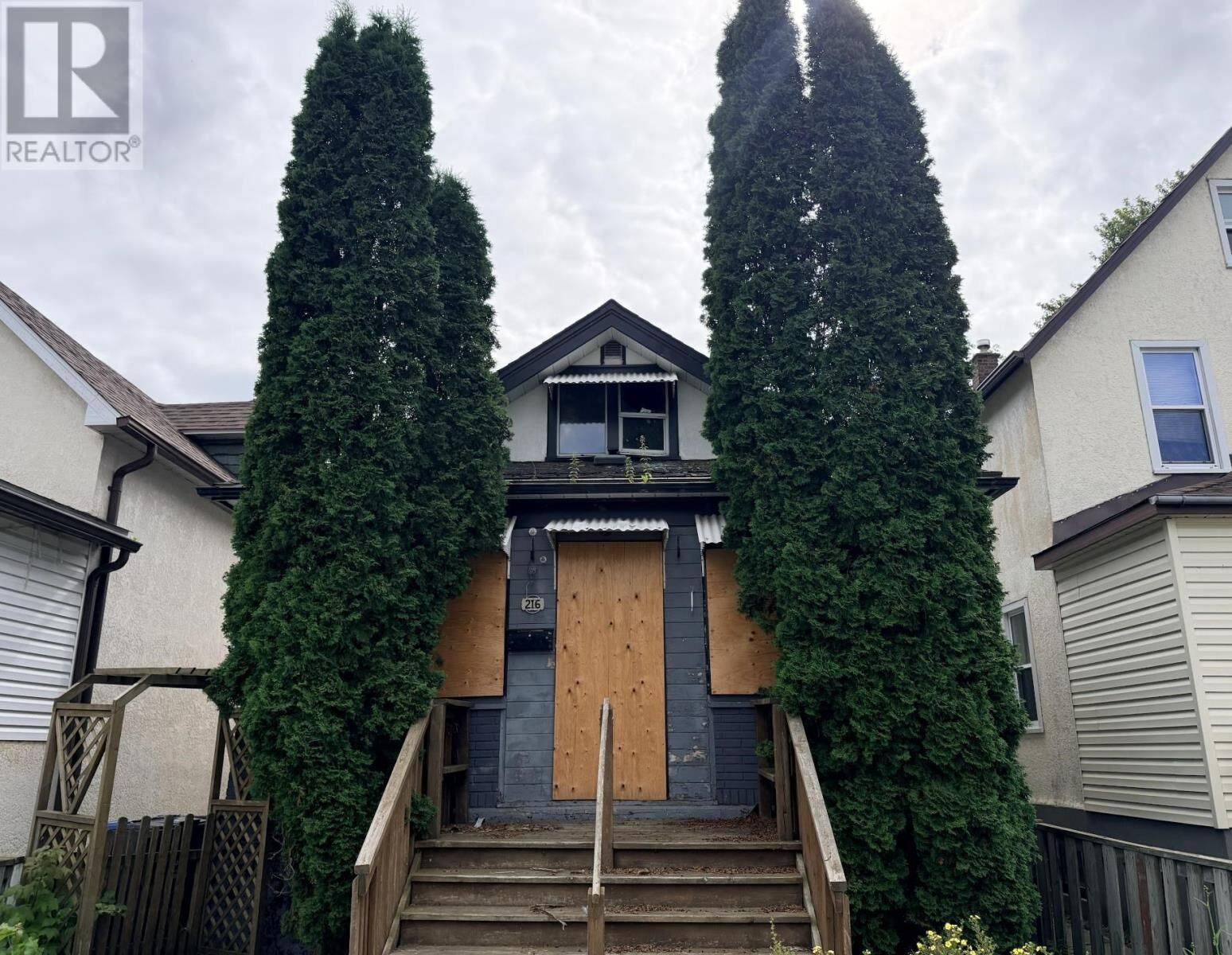 Property Photo:  216 Rowand St  ON P7C 2P4 