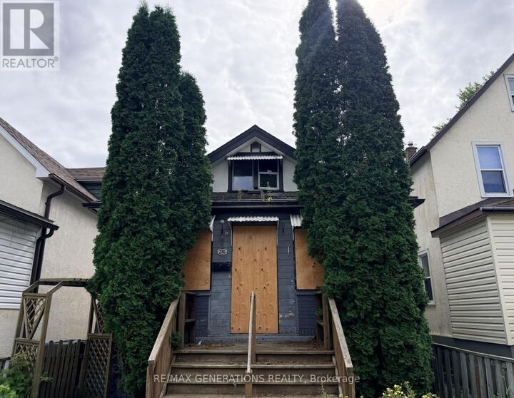 216 Rowand Street — photo 1